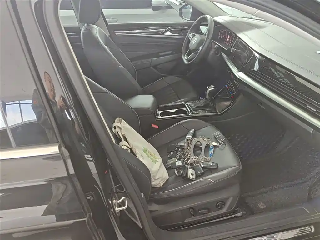 Volkswagen Passat 2023 330TSI Elite Edition фото 25