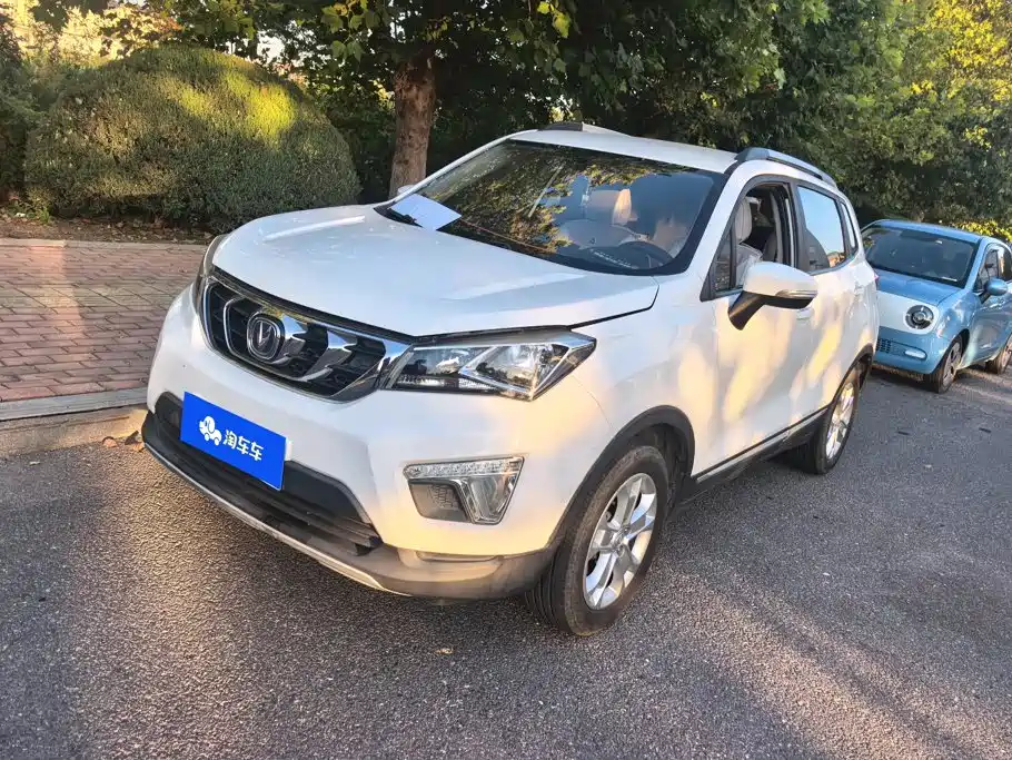 Фото 1 - Changan CS15