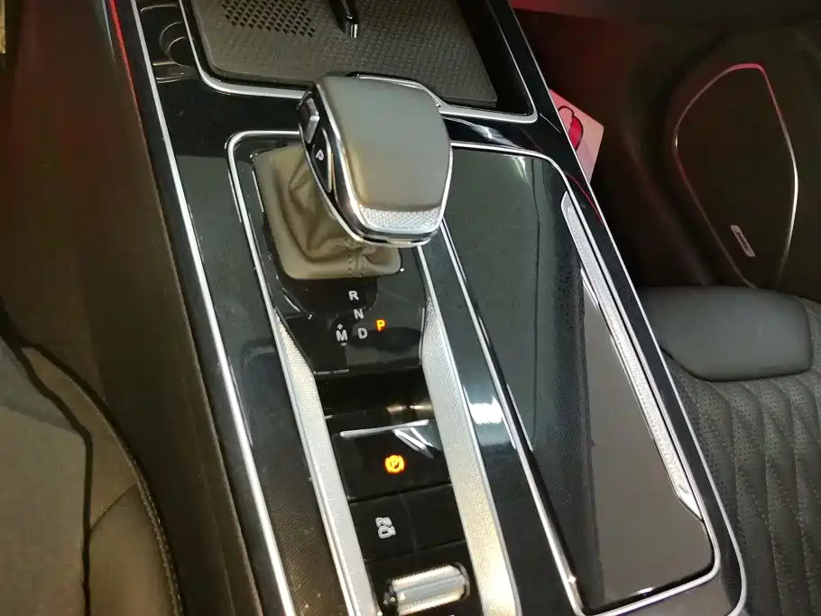 Photo 16 - Hongqi HS5
