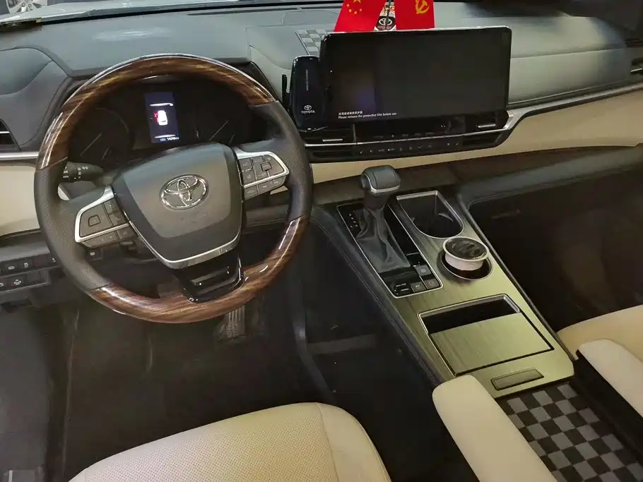 Toyota Sienna 2025 2024 2.5L Hybrid 4WD Premium Edition