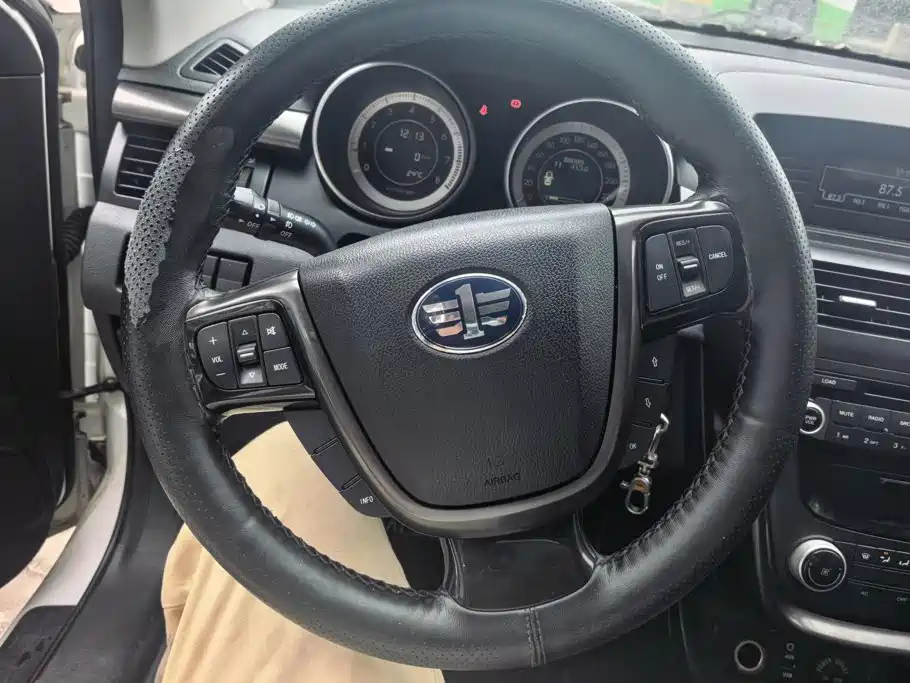 Besturn X80 2015 2015 2.0L Manual Comfort 2nd Anniversary Edition