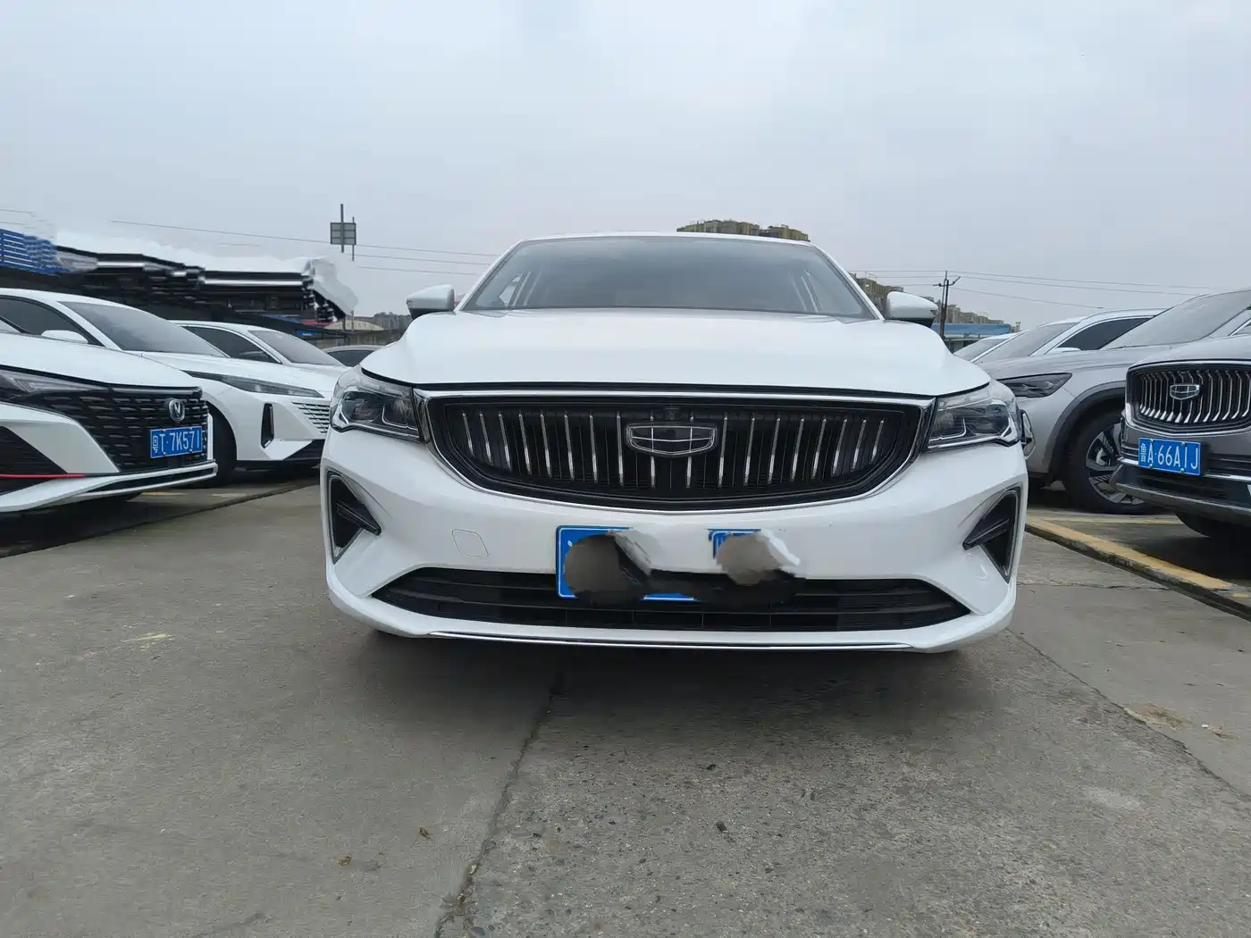 Фото 2 - Geely Emgrand