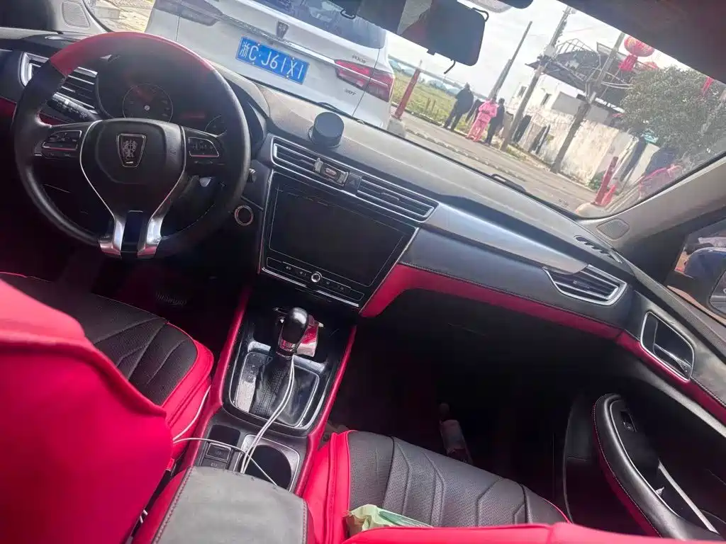Фото 5 - Roewe i5