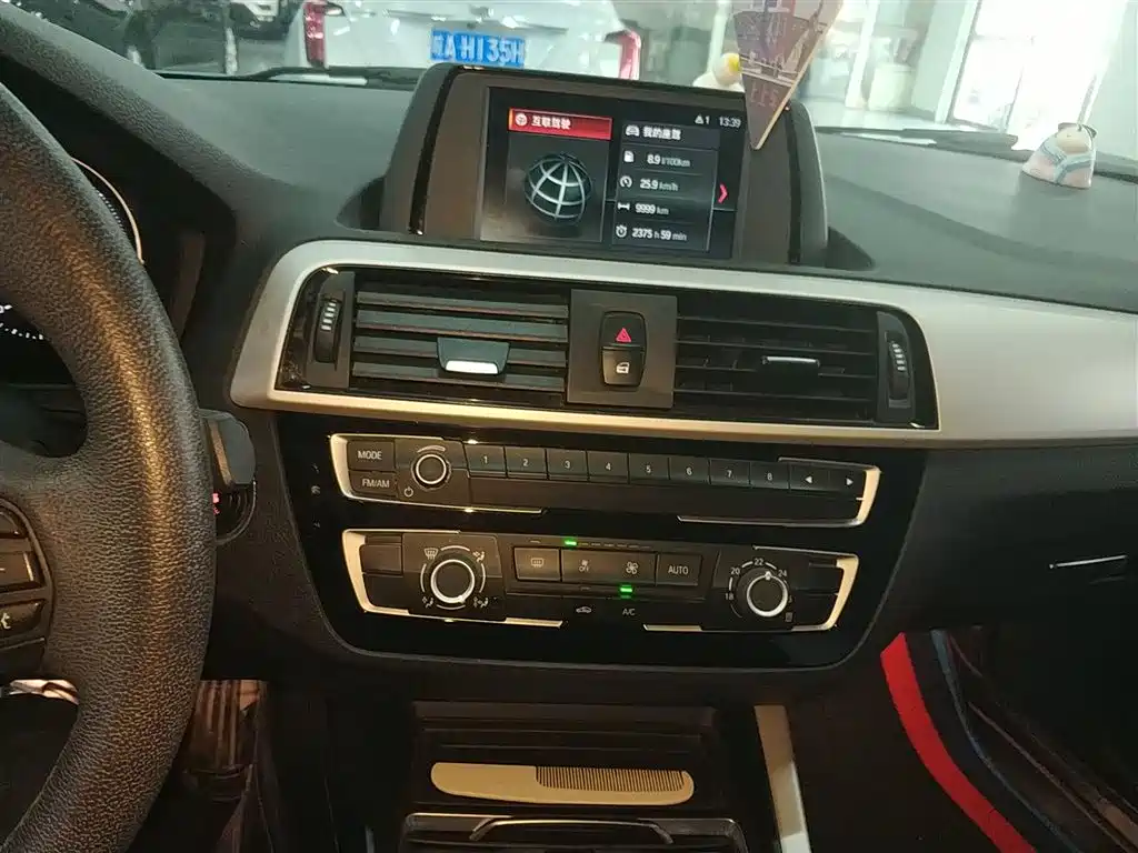 BMW 1 Series (Import) 2018 118i Leading фото 5
