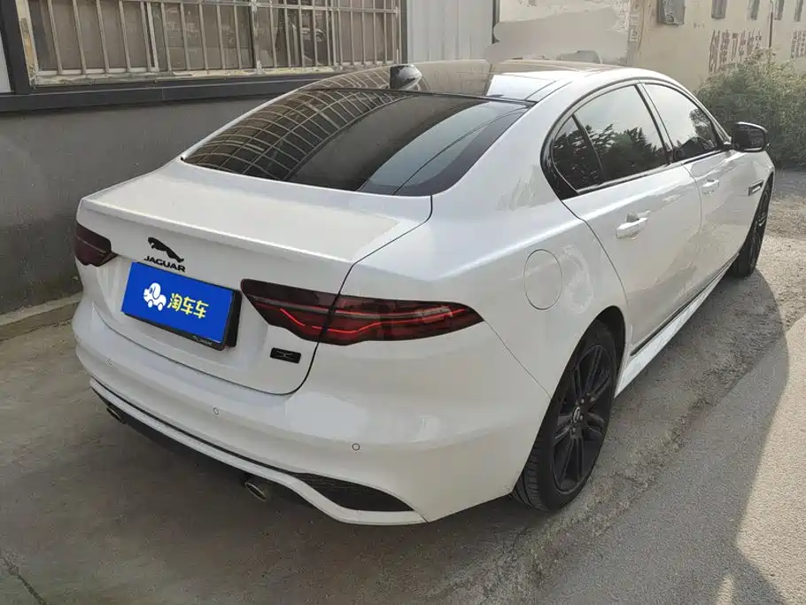 Photo 3 - Jaguar XEL