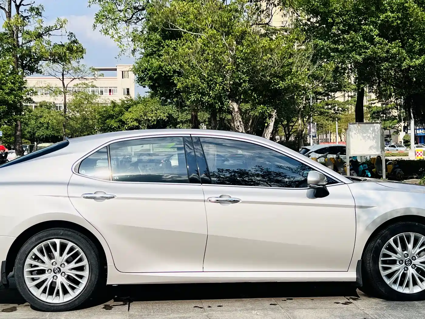 Toyota Camry 2019 2.5G Luxury (China V) фото 8