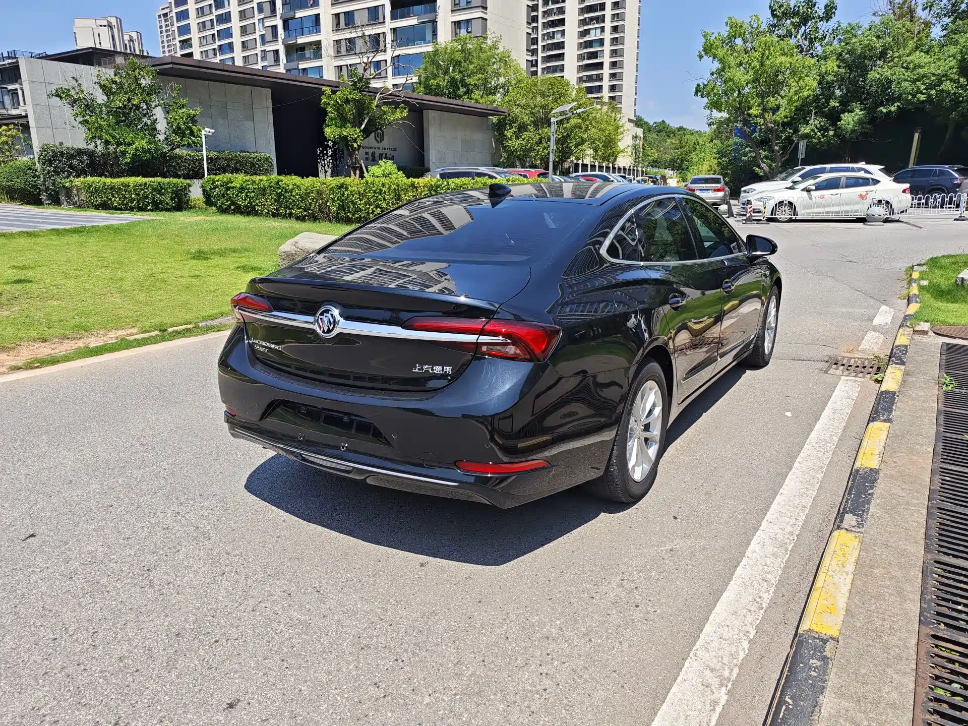 Photo 7 - Buick LaCrosse