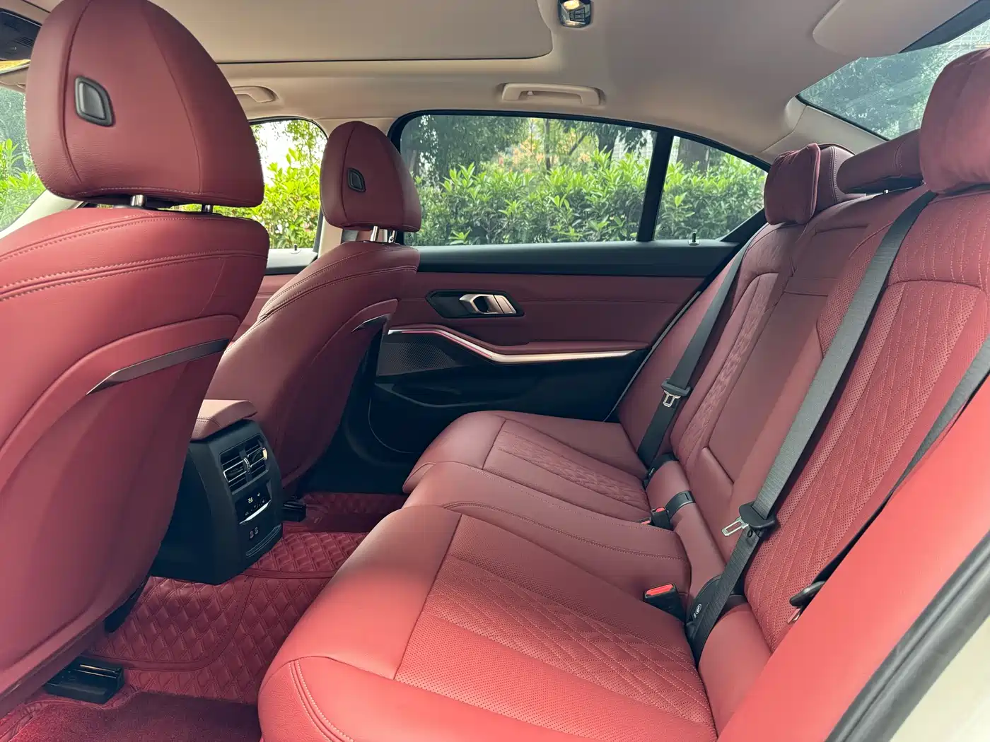 BMW 3 Series 2023 325Li M Sport Package фото 8