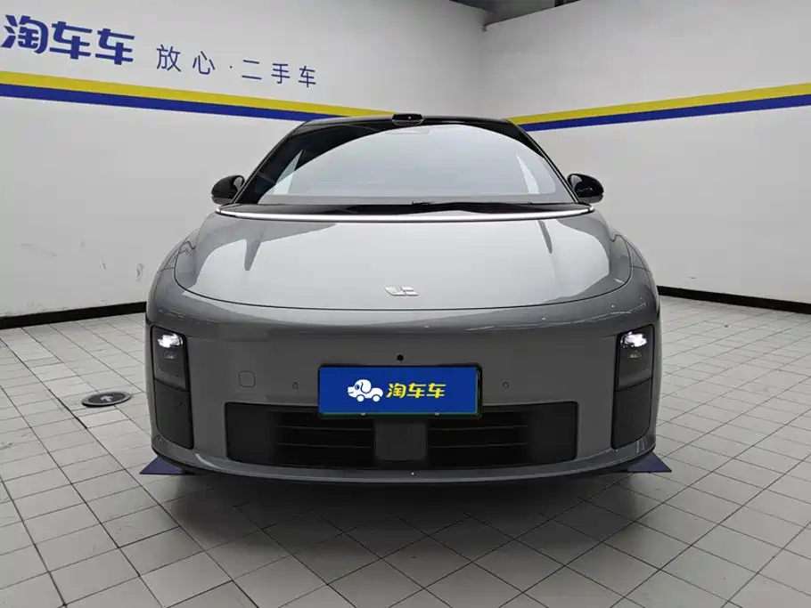 Li Auto i6 2026 2025 4WD Base Model