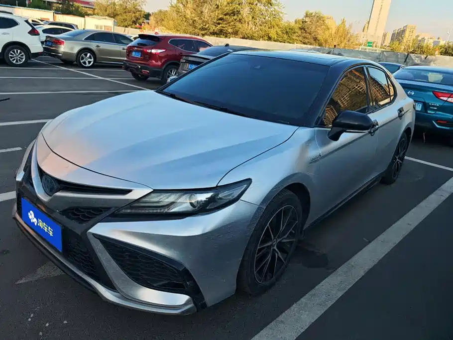 Фото 1 - Toyota Camry