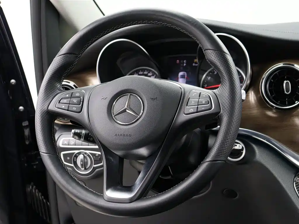 Mercedes-Benz V-Class 2021 V 260 L Long Wheelbase Premium Edition фото 17