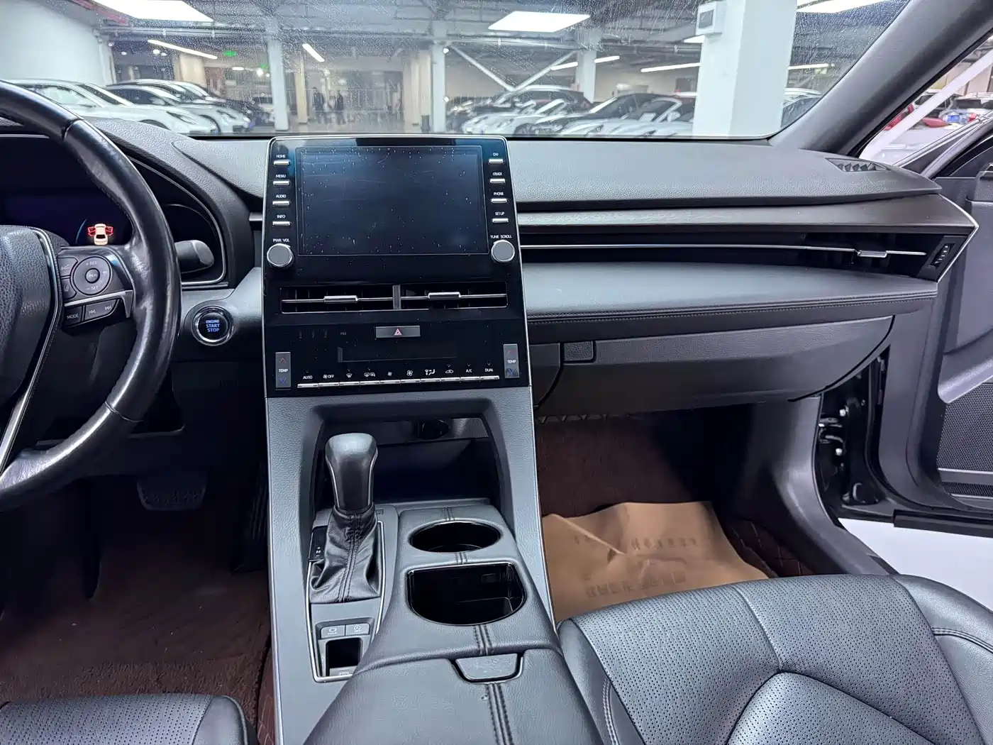 Toyota Avalon 2022 2.0L XLE Premium фото 9
