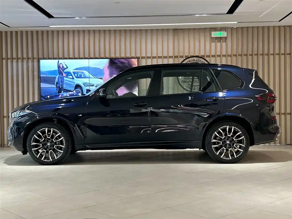 BMW X5 2026 2025 Model xDrive 40Li M Sport Blackout Package