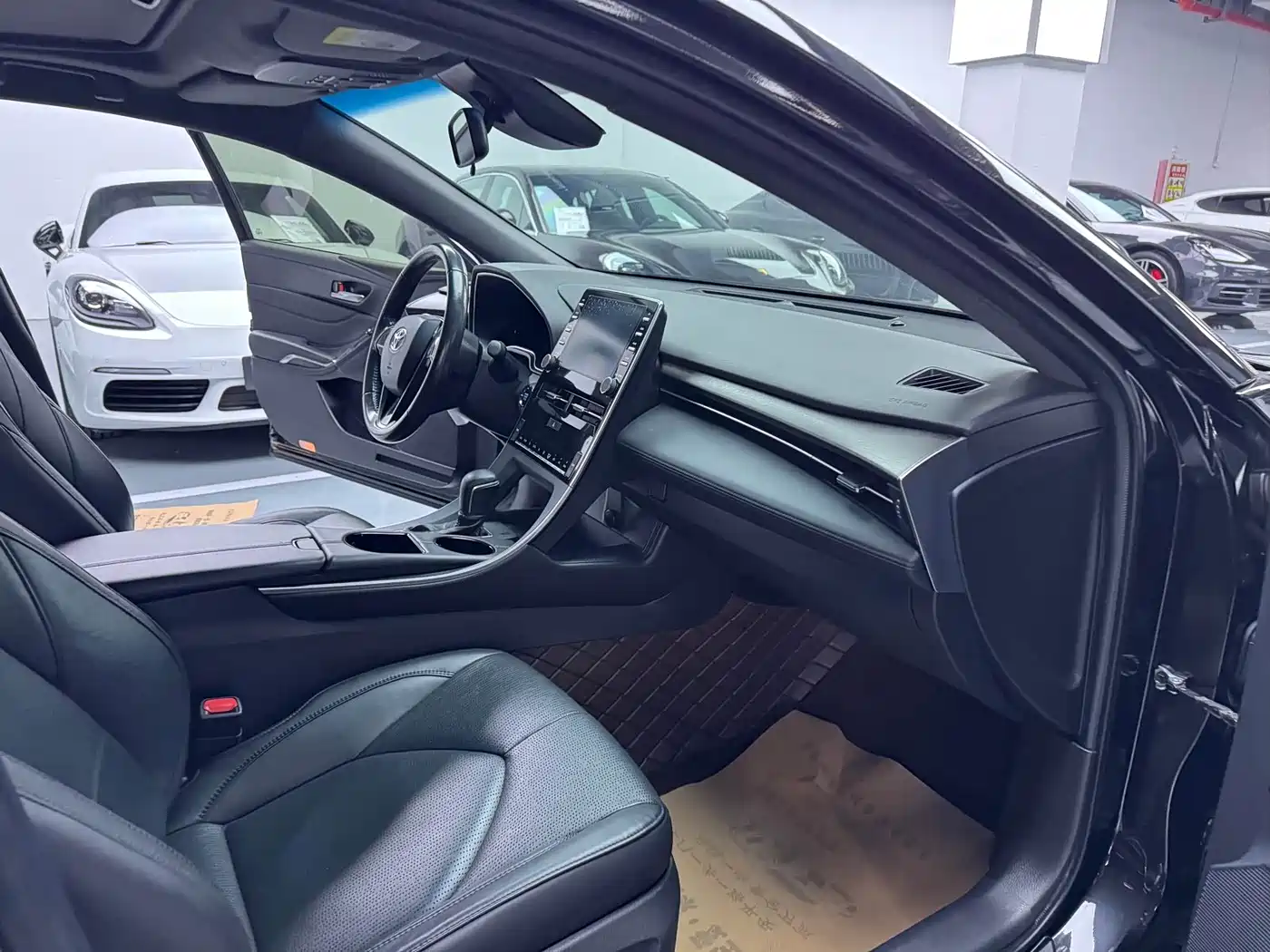 Toyota Avalon 2022 2.0L XLE Premium фото 12