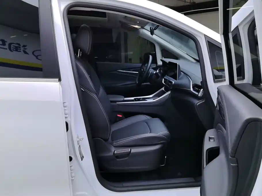 SAIC Maxus Maxus G50 2024 2023 Model PLUS 1.5T Happiness Recommended Auto Cruise Edition