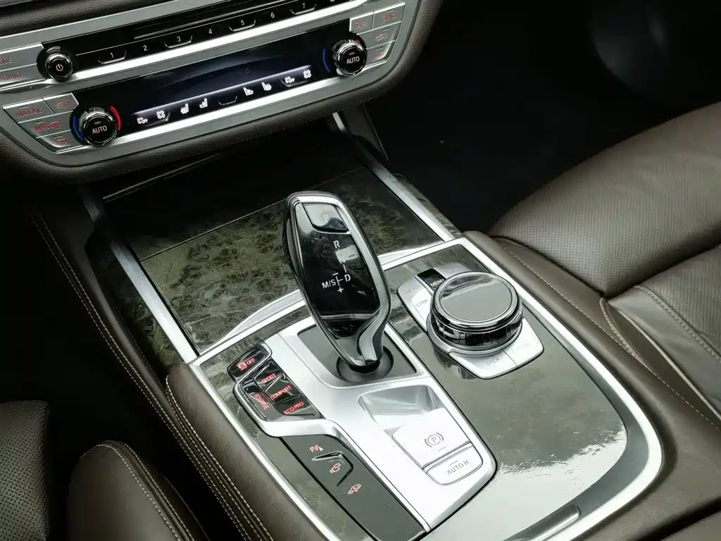 BMW 7 Series 2018 740Li Leading Type Excellence Package фото 13