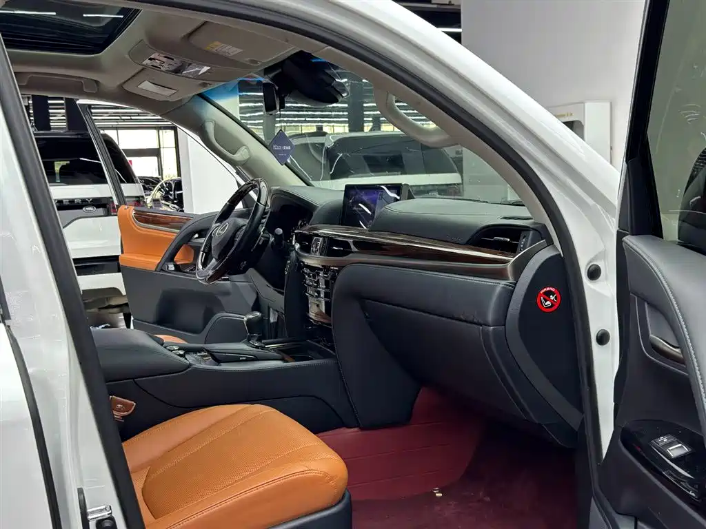 Lexus LX 2019 570 Prestige Luxury Edition фото 8