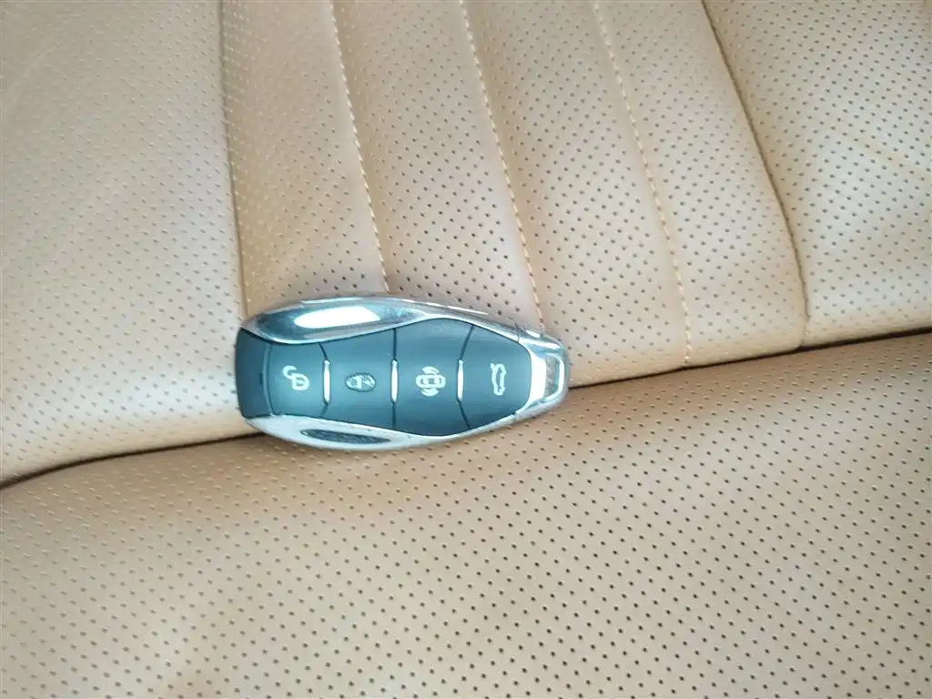 Hongqi H9 2022 2.0T Smart Connect Flag Enjoy Edition фото 18