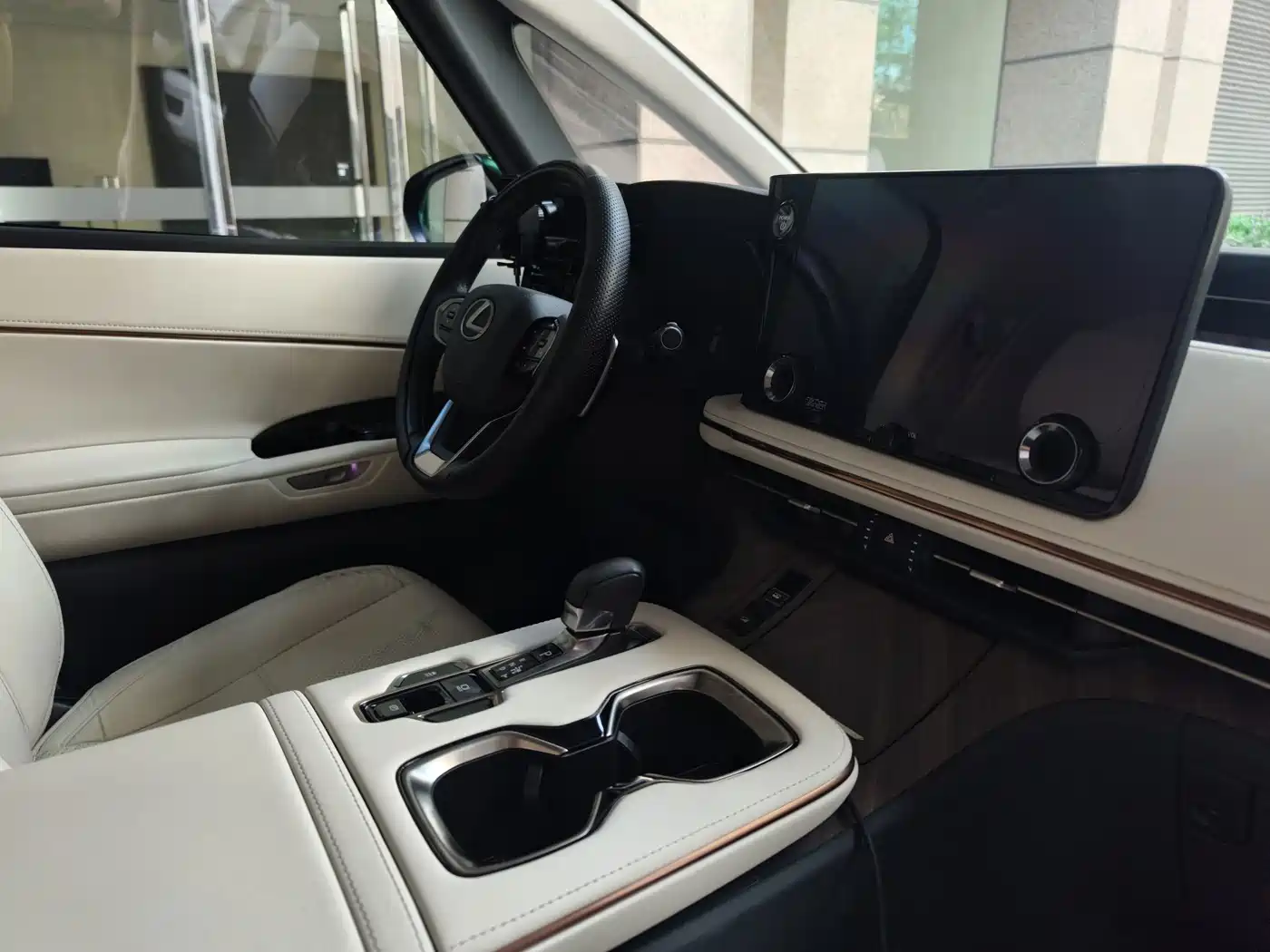 Lexus LM 2024 2025 Model 500h Four-Seater Imperial Edition