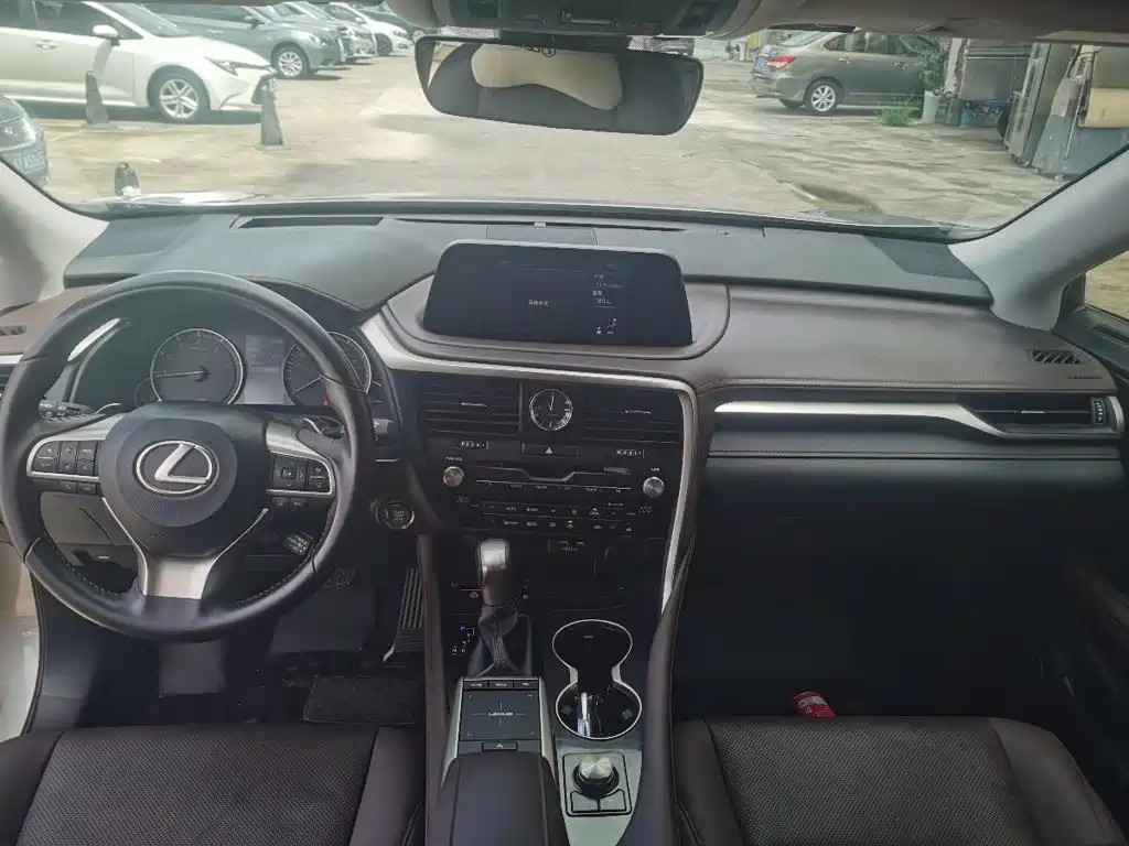 Photo 5 - Lexus RX
