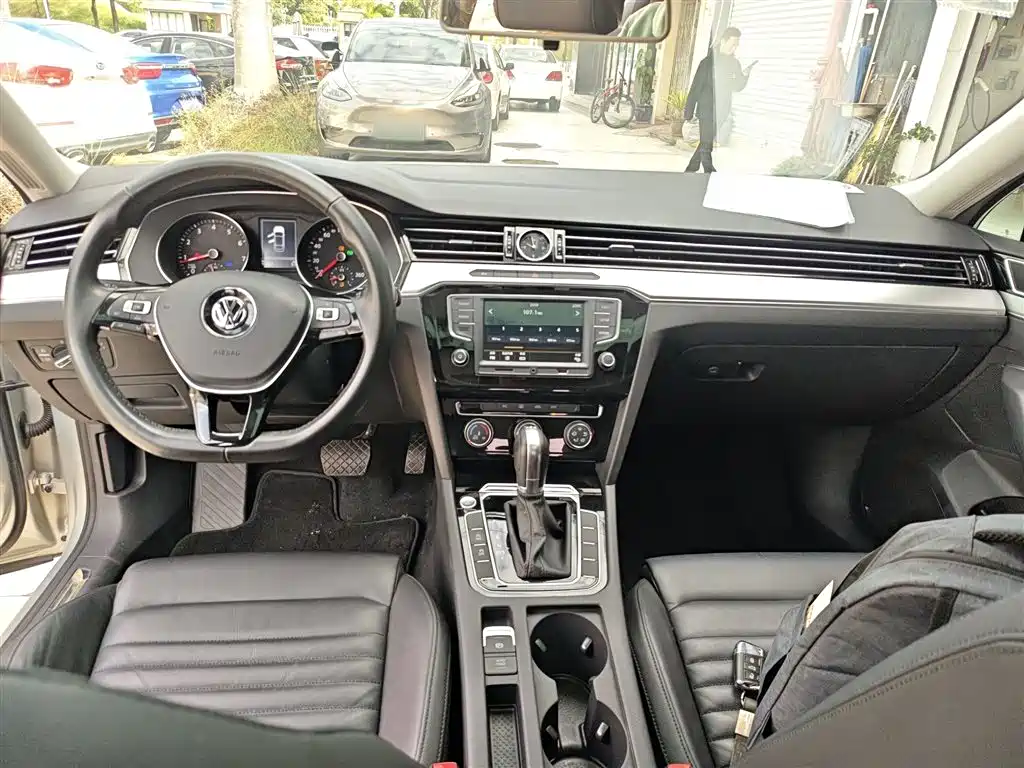 Volkswagen Magotan 2017 330TSI DSG Leading фото 10