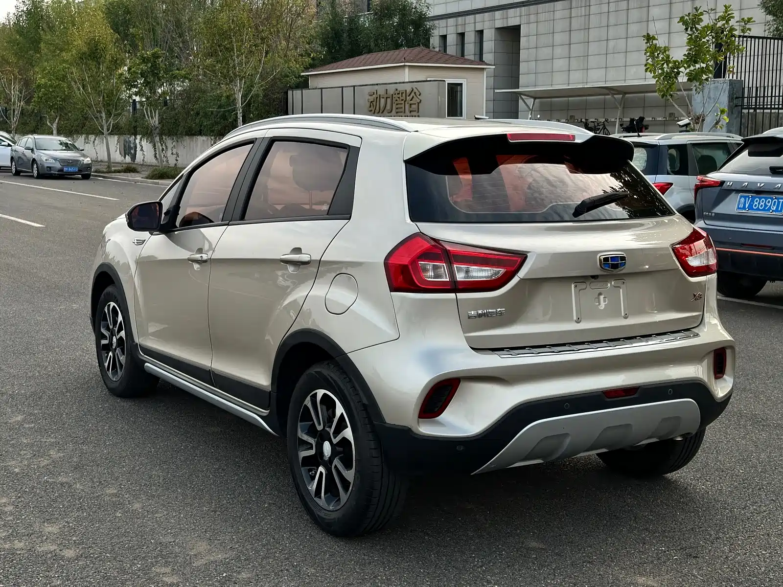Фото 7 - Geely Vision X3