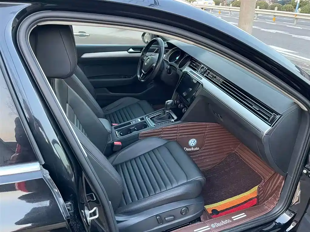 Volkswagen Magotan 2018 330TSI DSG Luxury фото 6