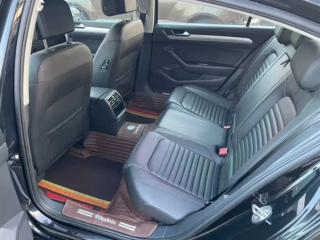 Volkswagen Magotan 2018 330TSI DSG Luxury фото 7