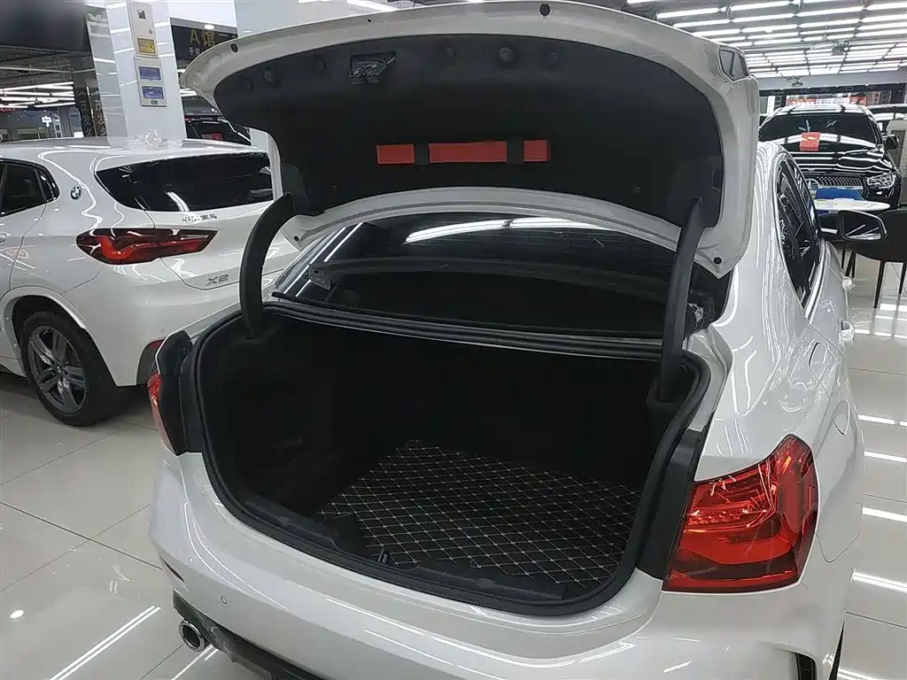 BMW 1 Series 2022 120i M Sport фото 19