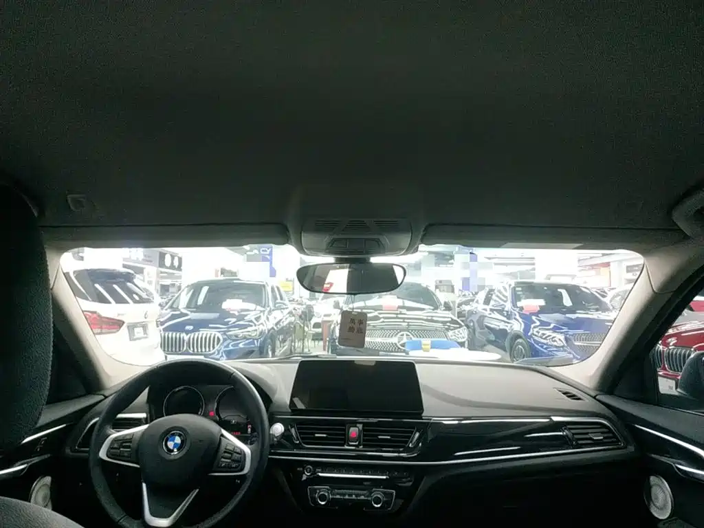 BMW 1 Series 2022 120i M Sport фото 18