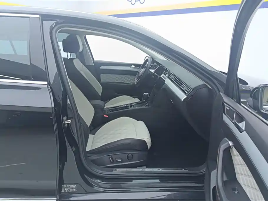 Volkswagen Magotan 2023 Model 2 Million Commemorative Edition 330TSI DSG Luxury фото 8