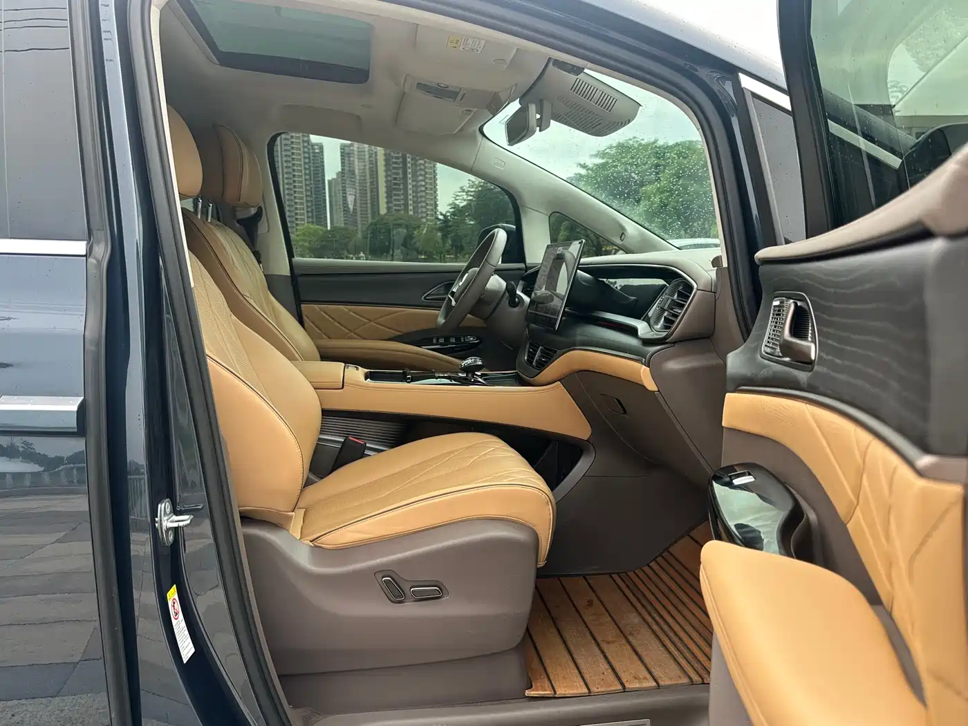 Denza D9 2022 DM-i 970 AWD Flagship фото 13