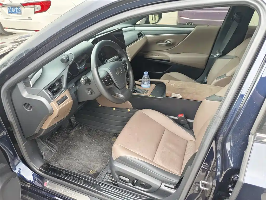 Lexus ES 2025 2025 200 Ultimate Edition