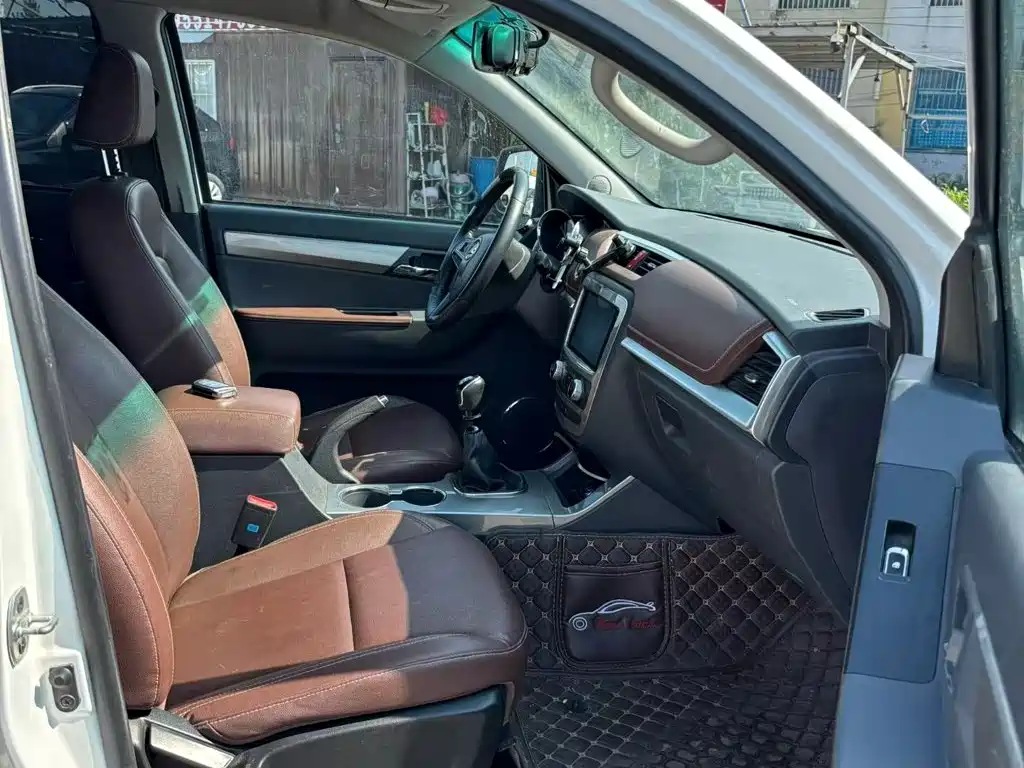 JAC Motors JAC T8 2018 2018 Model 2.0T Diesel 2WD Luxury Large Double HFC4DB2-1D1