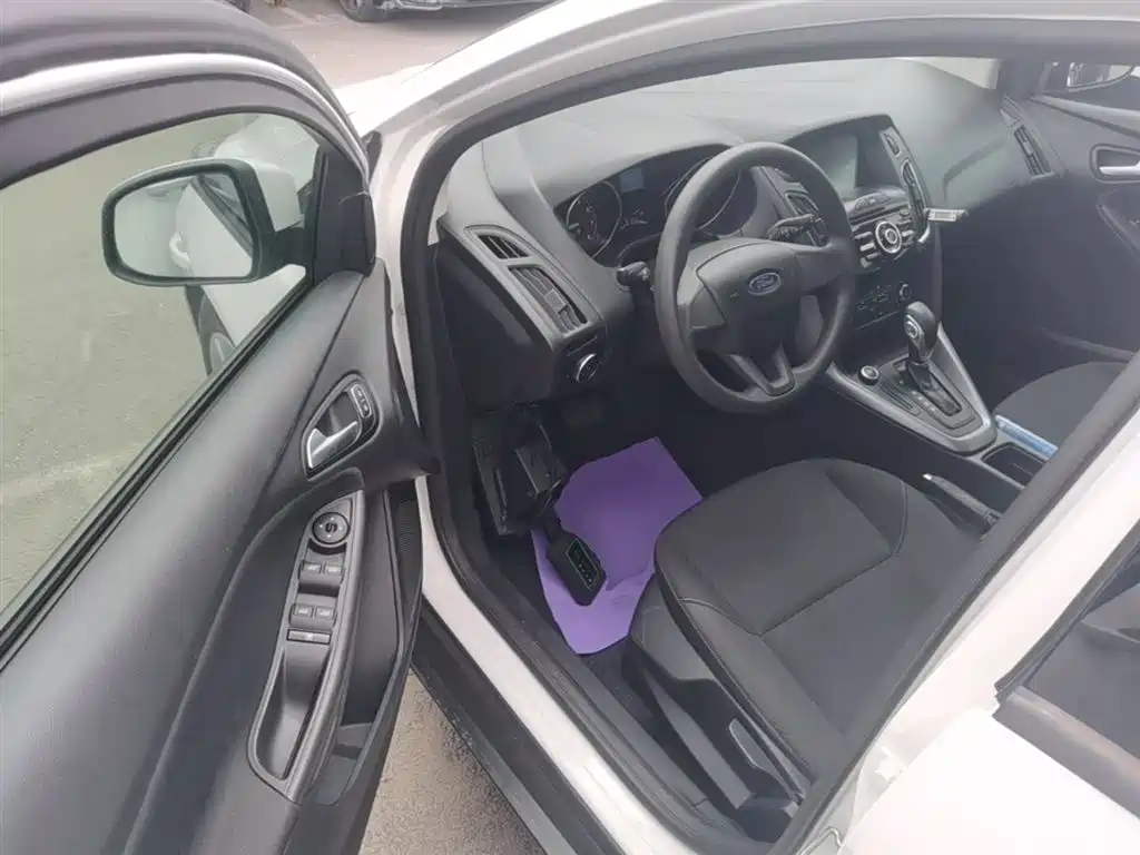 Ford Focus 2019 2018 Hatchback Classic 1.6L Automatic Comfort Smart Edition