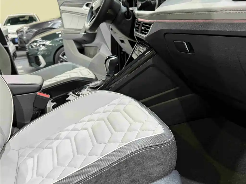 Volkswagen Tayron 2023 280TSI 2WD Luxury Plus Advanced Edition фото 9