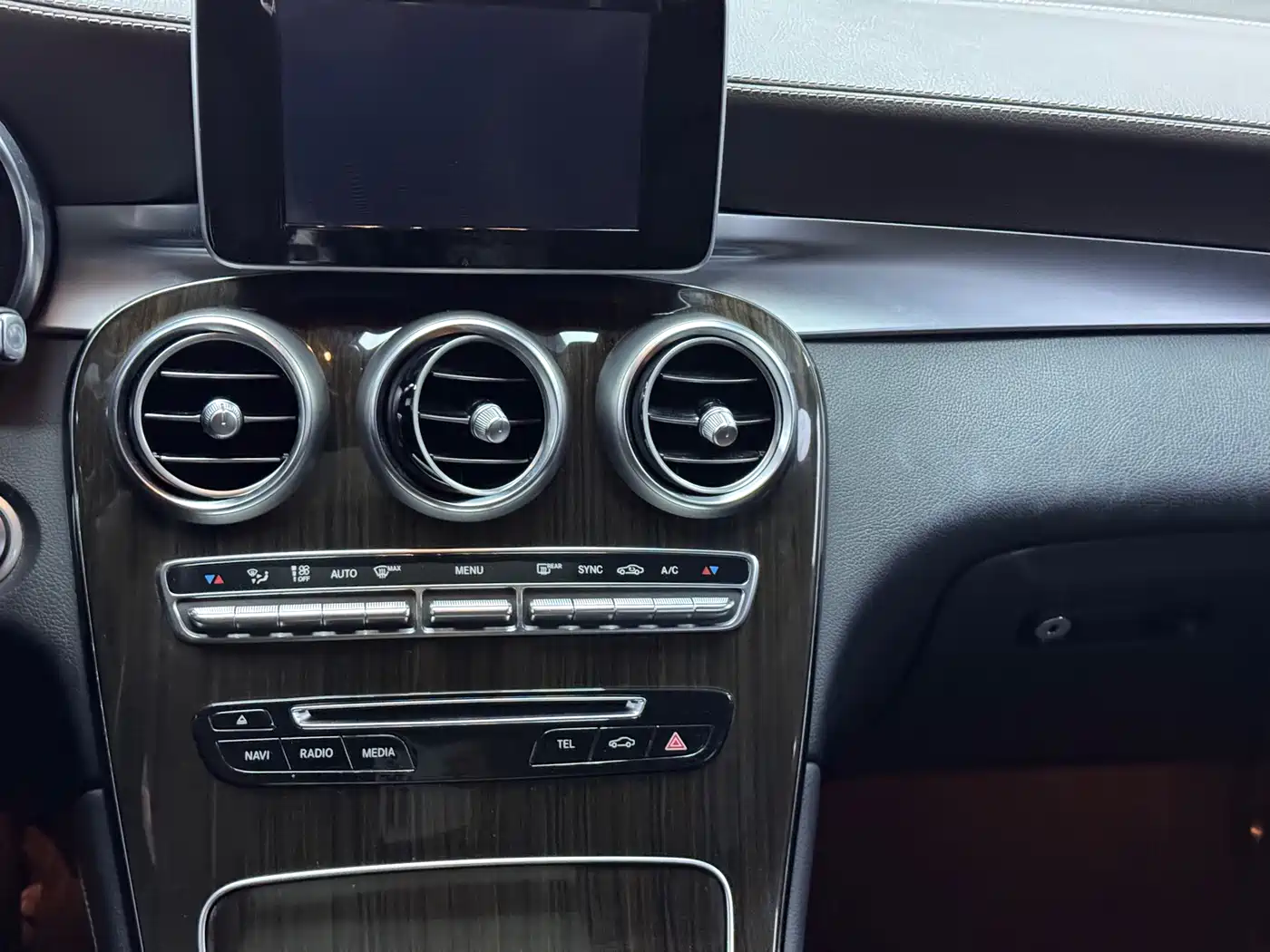 Mercedes-Benz GLC 2018 GLC 260 4MATIC Luxury фото 14