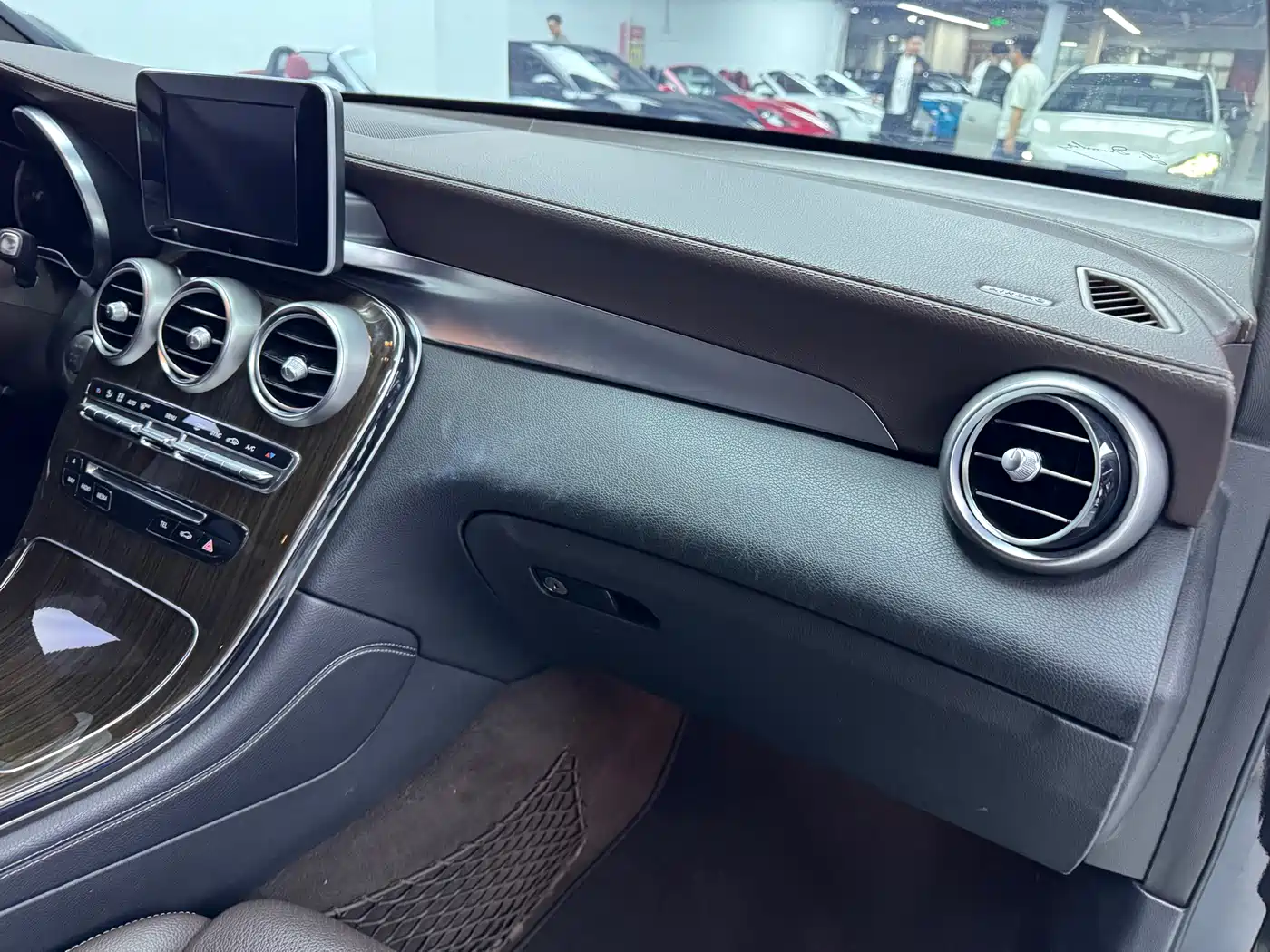 Mercedes-Benz GLC 2018 GLC 260 4MATIC Luxury фото 19