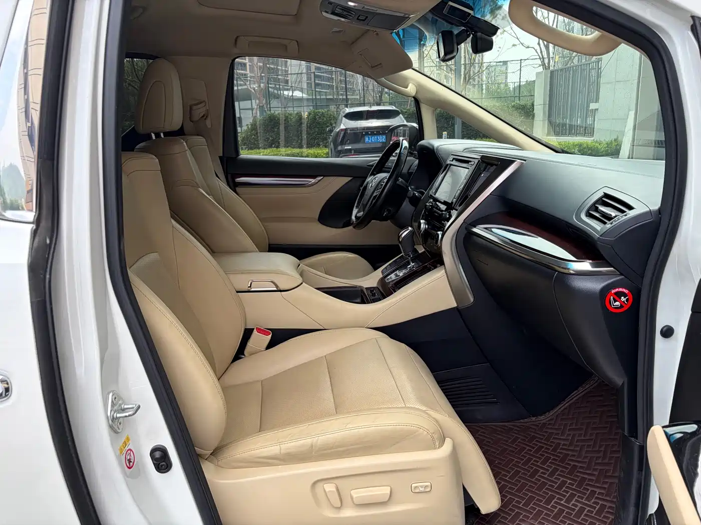 Toyota Alphard 2018 3.5L Luxury фото 7
