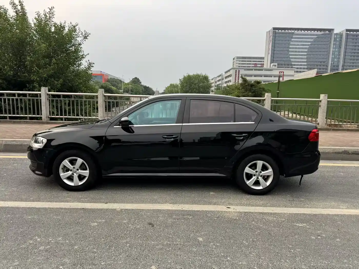Volkswagen Lavida 2015 1.6L Automatic Trend Edition фото 5