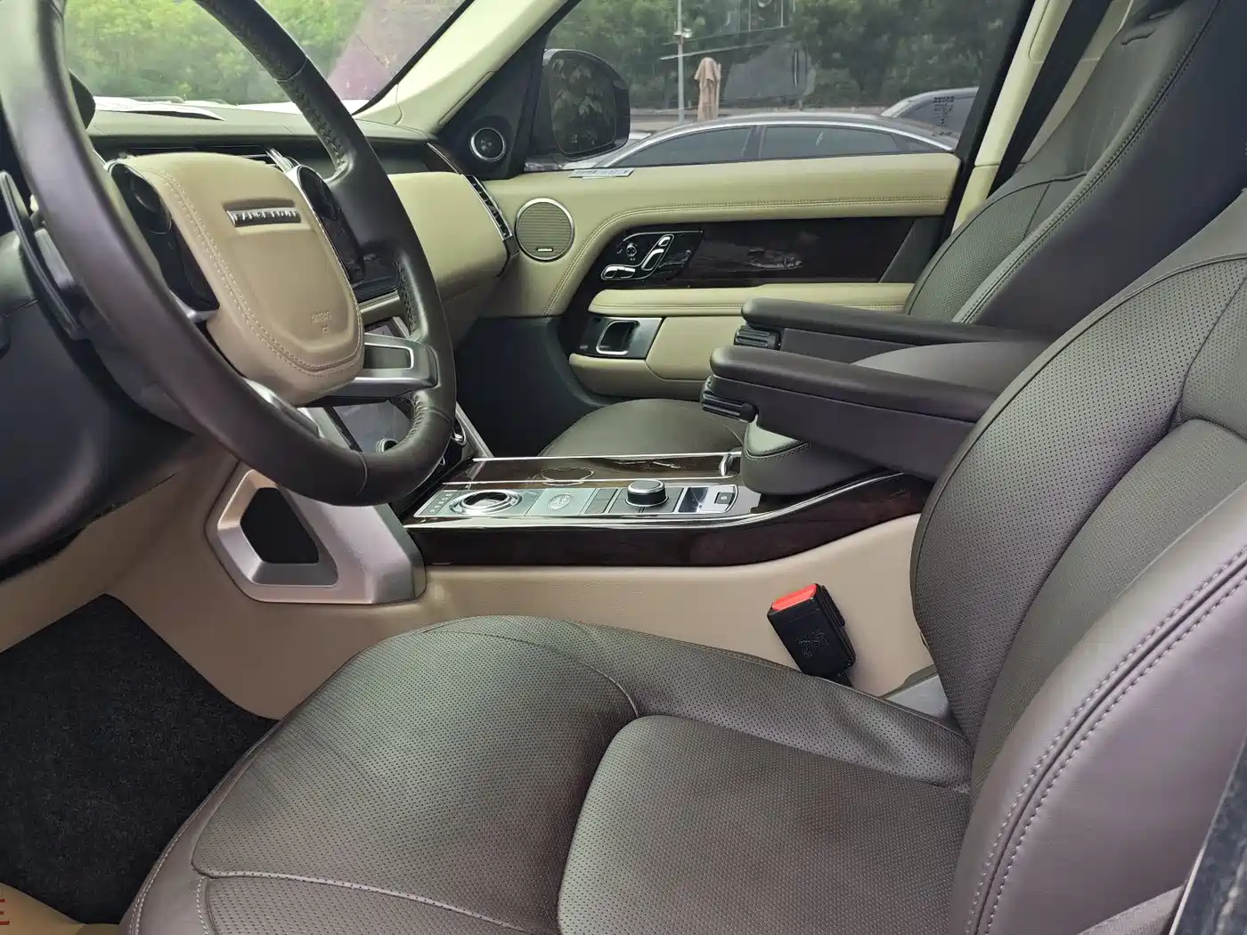 Land Rover Range Rover 2022 3.0 L6 360PS Heritage Edition фото 8