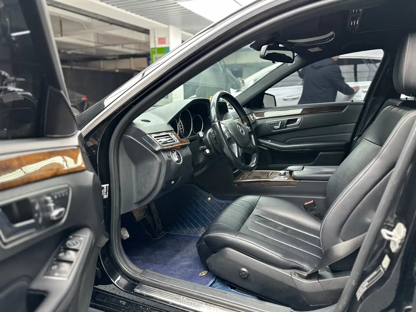 Mercedes-Benz E-Class 2015 E 200 L фото 6