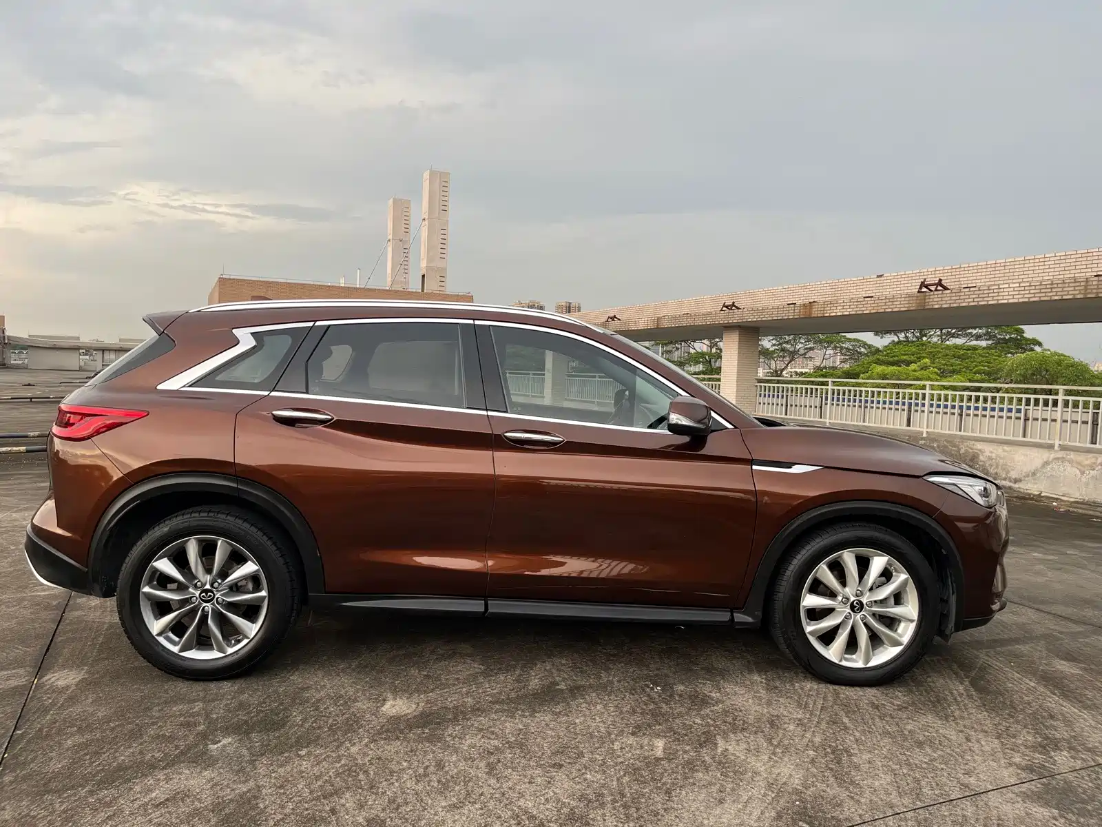 Photo 7 - Infiniti QX50