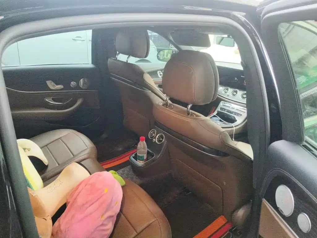 Mercedes-Benz E-Class, миниатюра 11