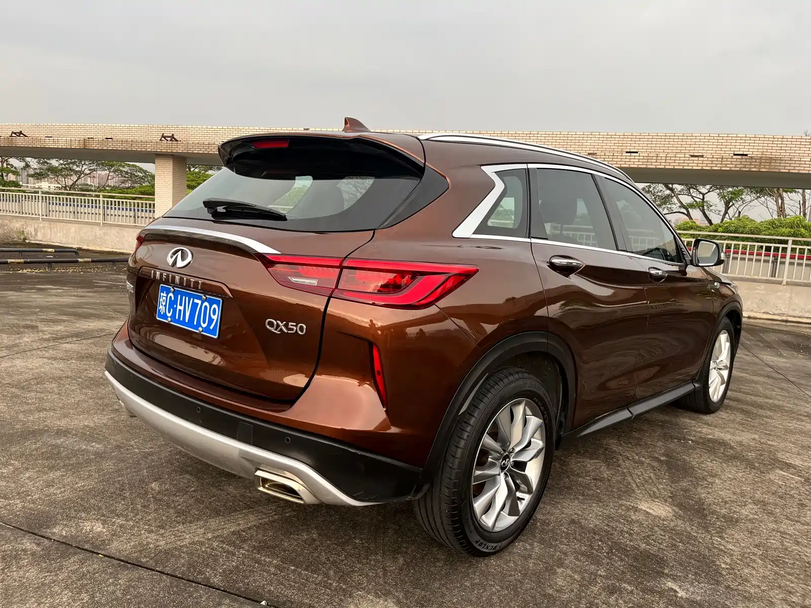 Photo 8 - Infiniti QX50