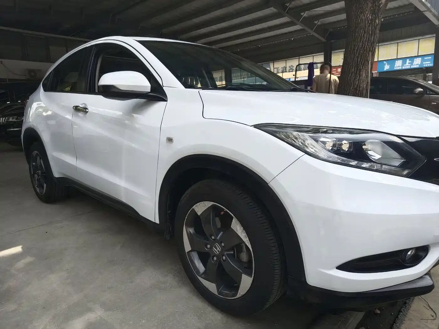 Photo 1 - Honda Vezel