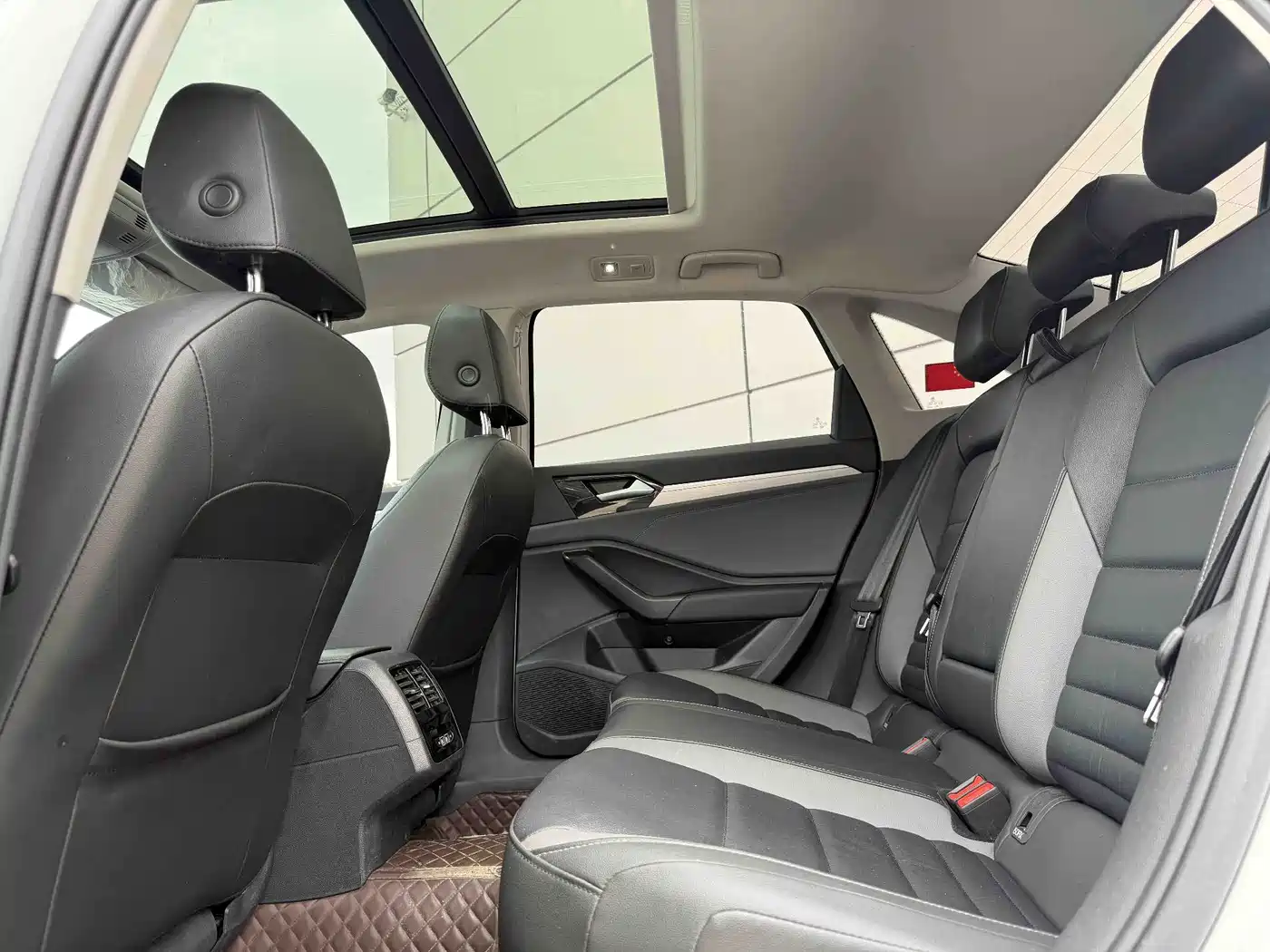 Volkswagen Sagitar 2022 280TSI DSG Surpassing Edition фото 9
