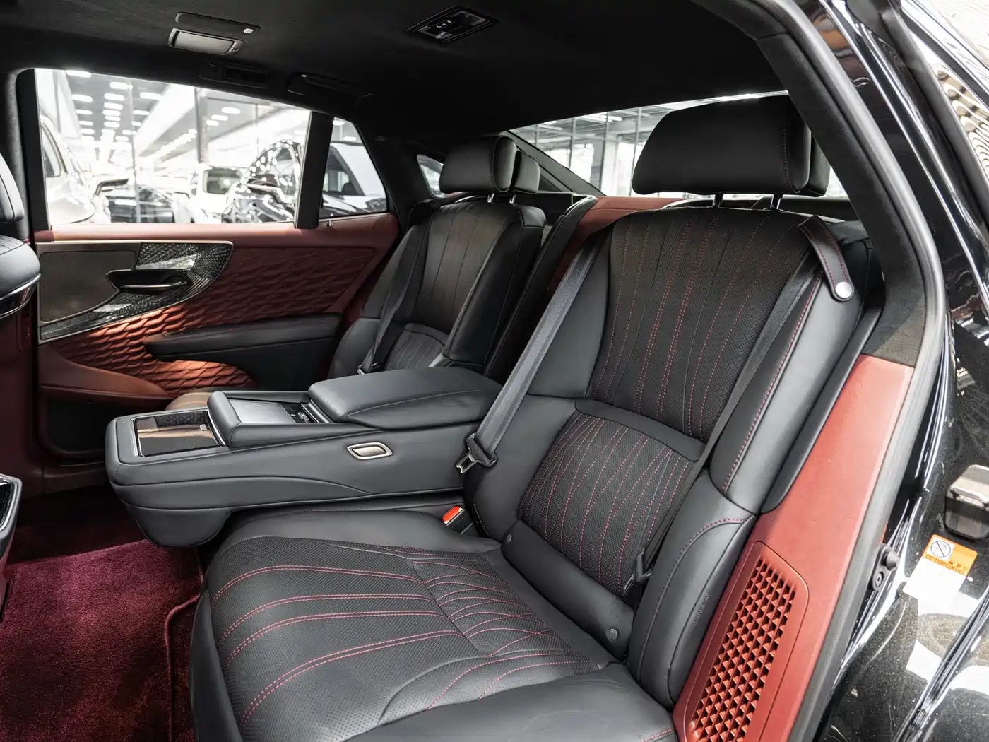 Фото 12 - Lexus LS