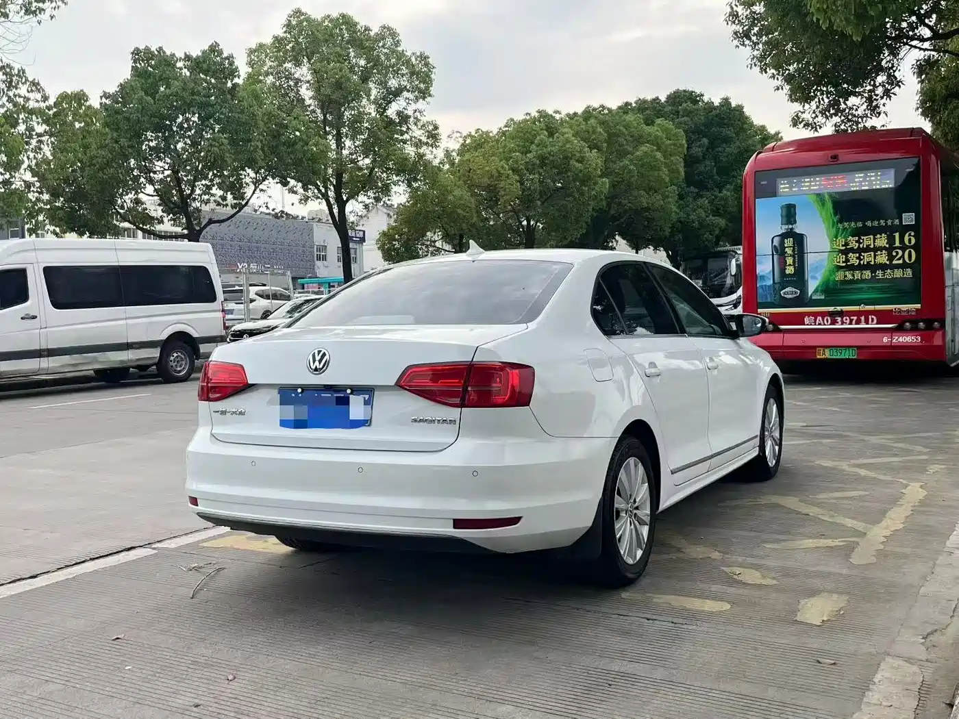 Volkswagen Sagitar 2015 1.6L Automatic Comfort фото 4