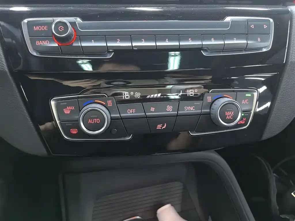 BMW X1 2019 sDrive18Li Fashion Model фото 5